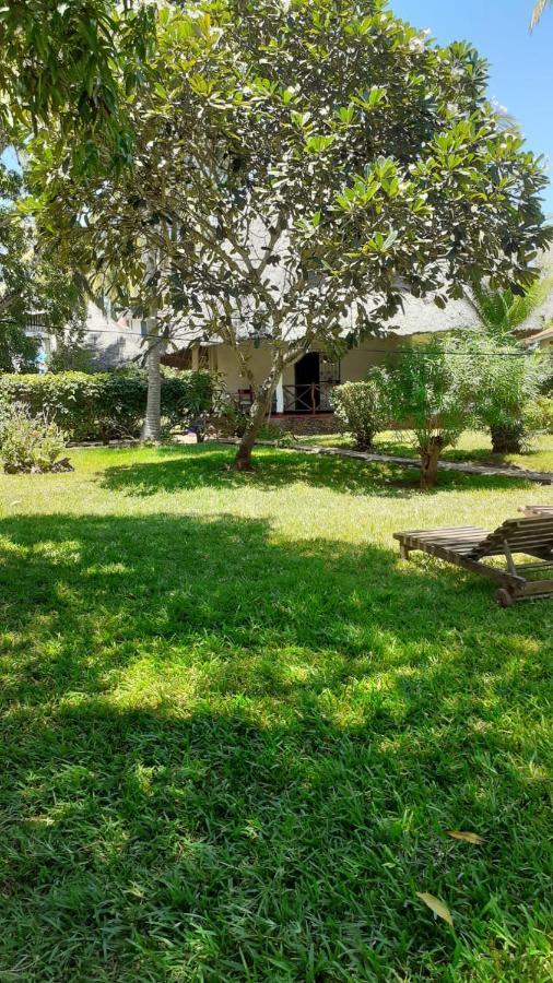 Les Datchi Cottages Diani Beach Exterior foto